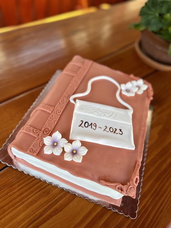 Neska Tortaműhely – ballagási torta (670. kép)