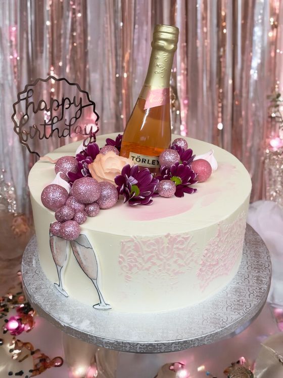 Neska Tortaműhely – design torta (464. kép)