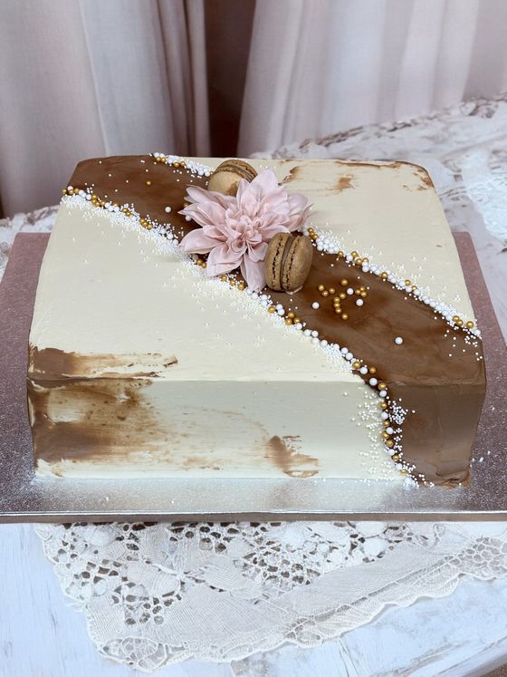 Neska Tortaműhely – design torta (466. kép)