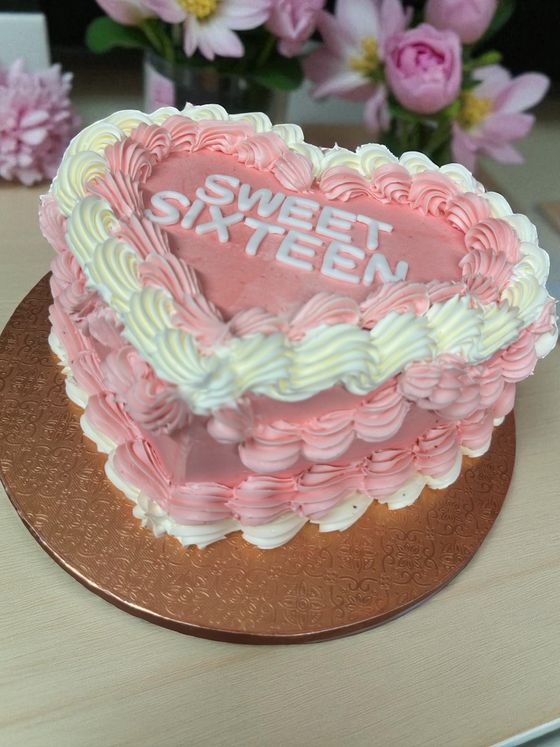 Neska Tortaműhely – design torta (546. kép)
