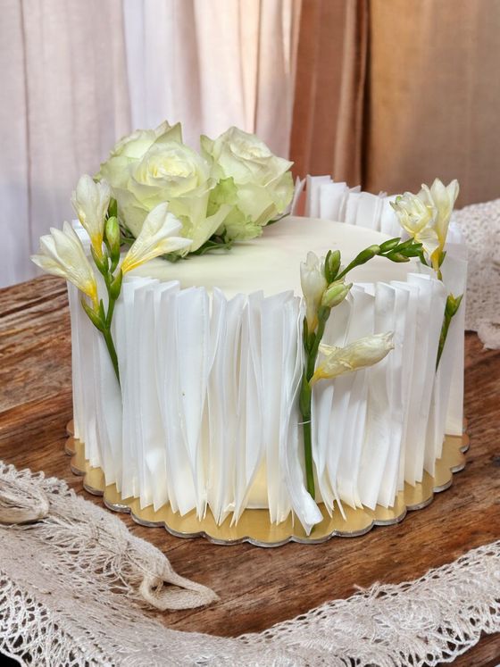 Neska Tortaműhely – esküvői torta (2. kép)