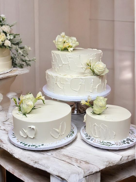 Neska Tortaműhely – esküvői torta (3. kép)