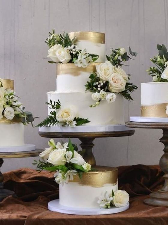 Neska Tortaműhely – esküvői torta (8. kép)