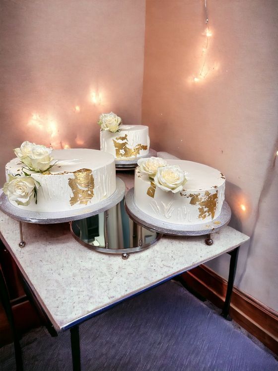 Neska Tortaműhely – esküvői torta (18. kép)