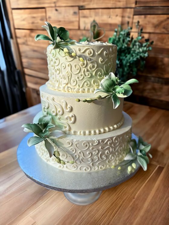 Neska Tortaműhely – esküvői torta (19. kép)