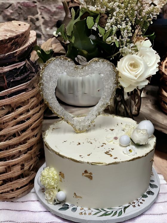 Neska Tortaműhely – esküvői torta (24. kép)