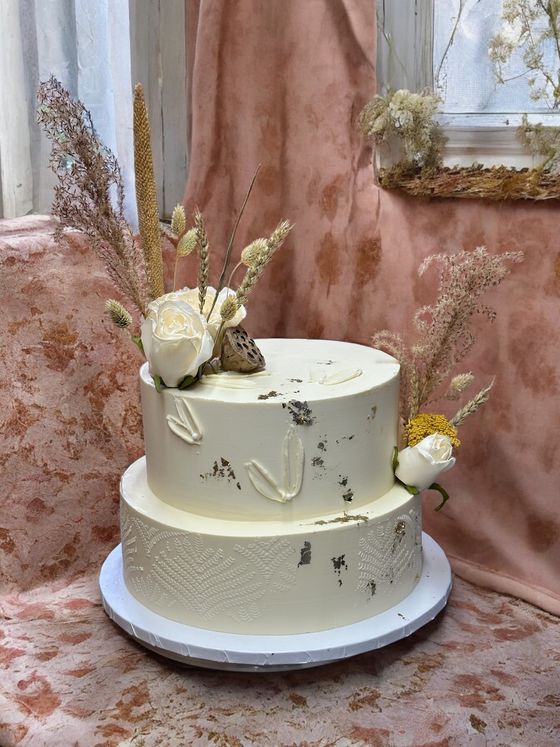 Neska Tortaműhely – esküvői torta (32. kép)